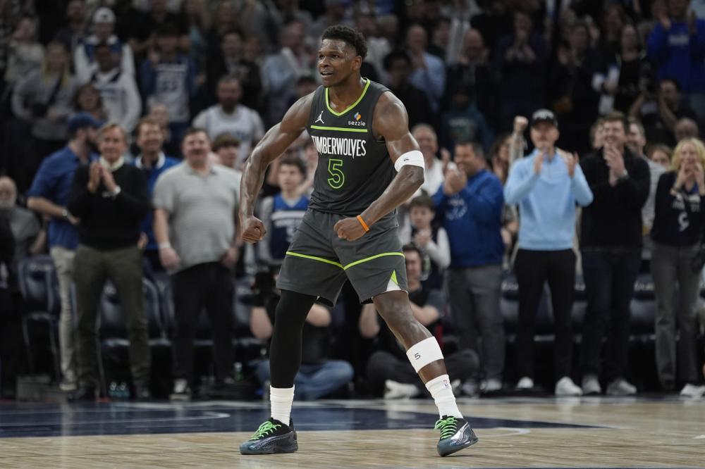 力使他在场 力使他在场