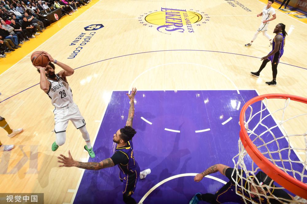 全场瞩目的 全场瞩目的