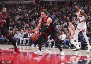 交易即将完成？雅克松被拍到出现在拜仁办公室的阳台